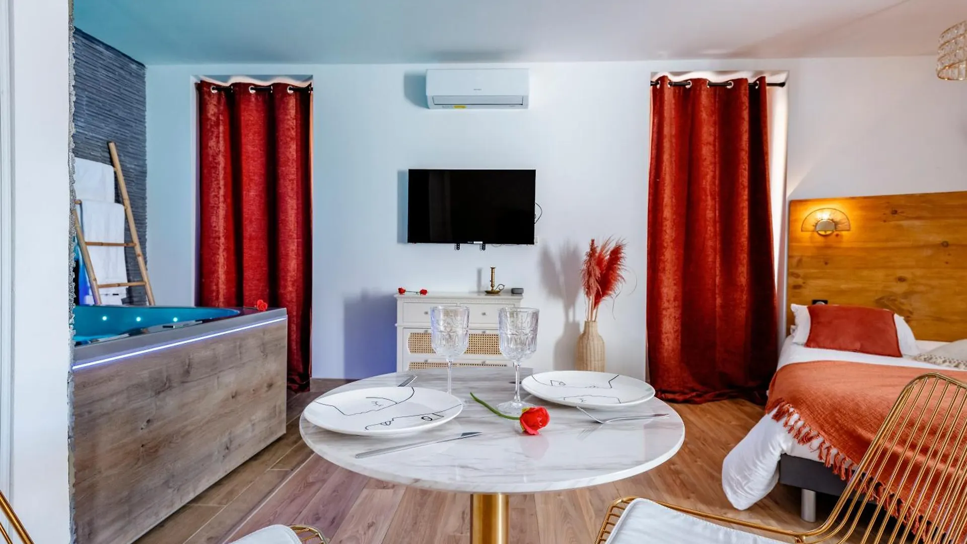 Loft Romantique - Spa Privatif - Spa Noctambulles Hyères 0*,